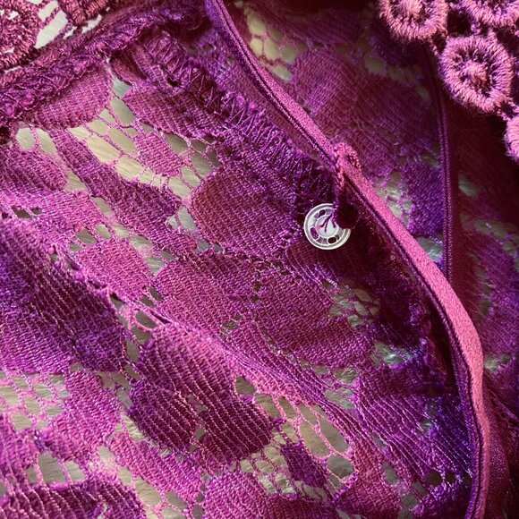2/$18🌴 Purple Floral Lace Crochet Tunic Top Women’s Size Small - Picture 8 of 11